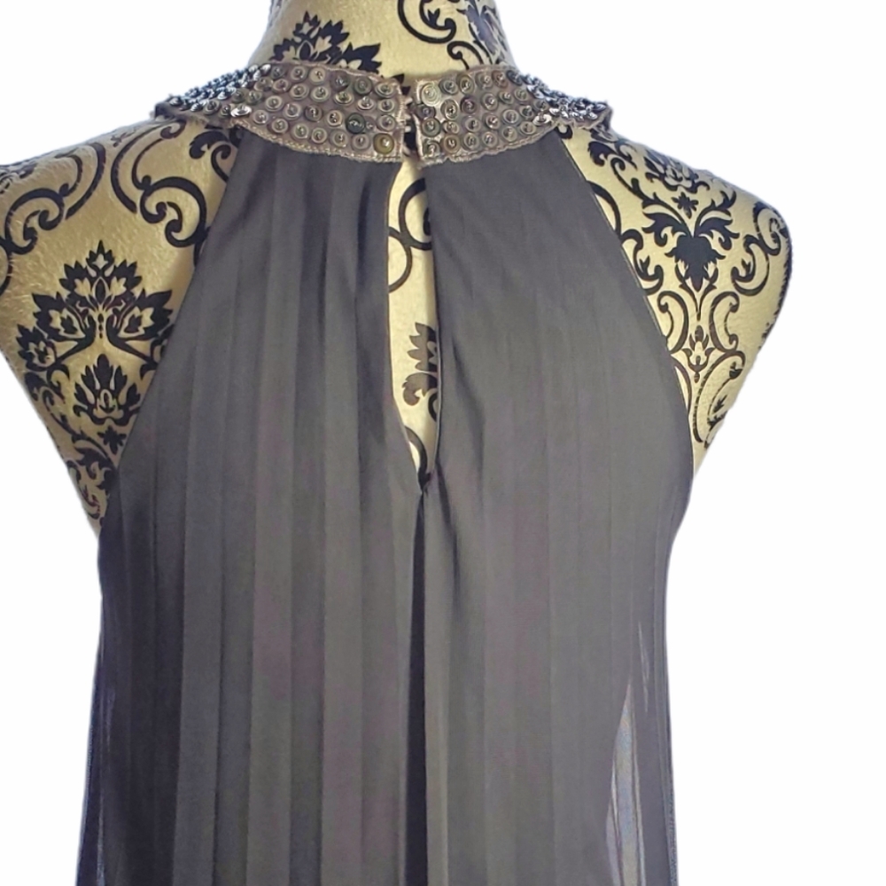 GRAY SLEEVELESS DRESSY TOP - Picture 11 of 12